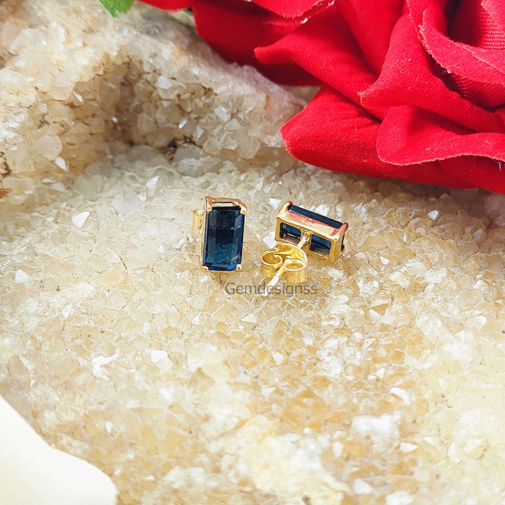 Dazzling Sapphire Studs: A Must-Have Accessory