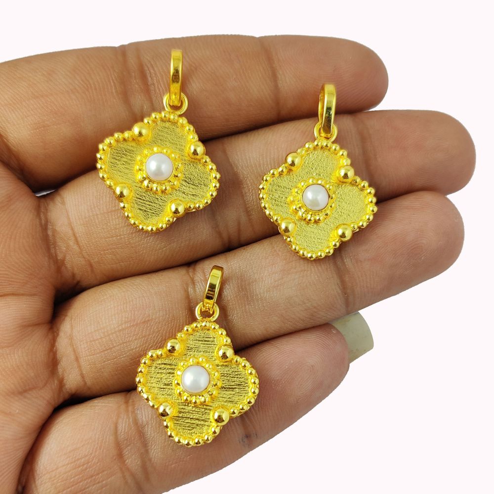 Elegant Gold Clover Necklace with Round Cabochon White Pearl