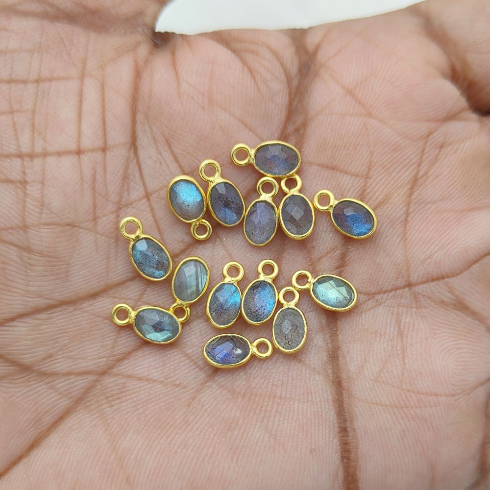 Bohemian-style oval labradorite pendant for women