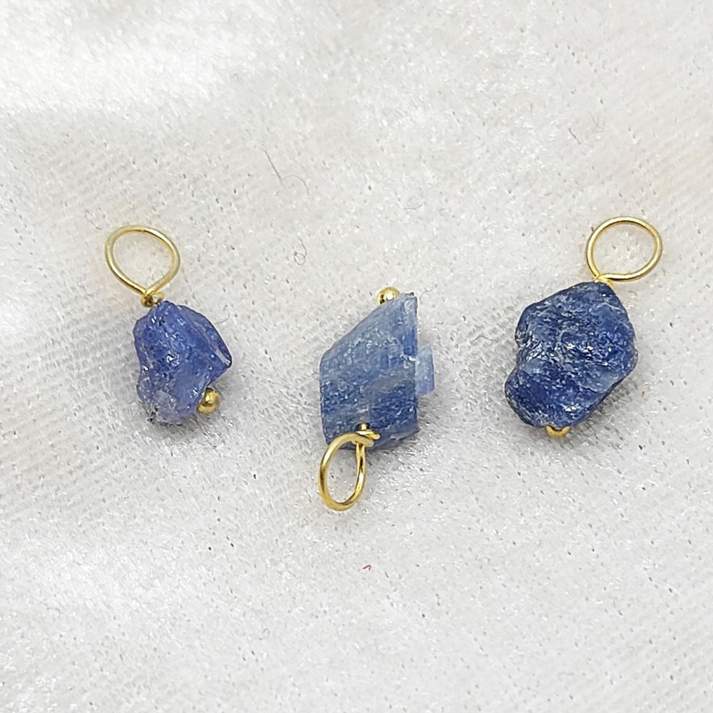 December birthstone tanzanite pendant – a beautiful addition to personalized jewelry collections.