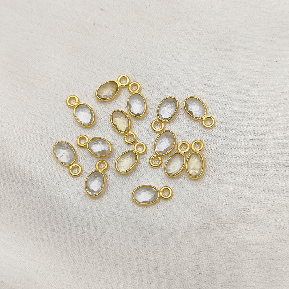 Minimalist gold necklace with transparent quartz gemstone