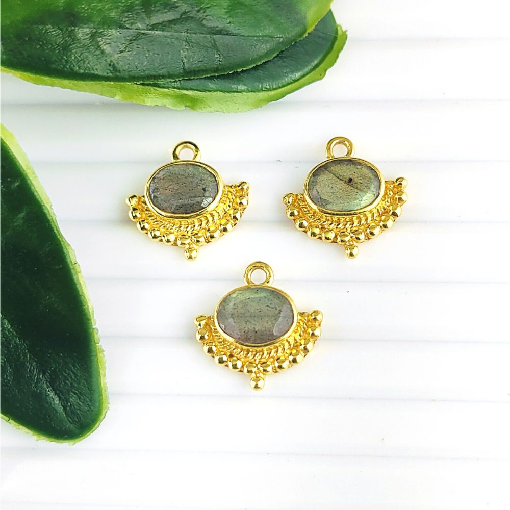 Known as the “Stone of Transformation & Protection”, Labradorite is a powerful spiritual gemstone.