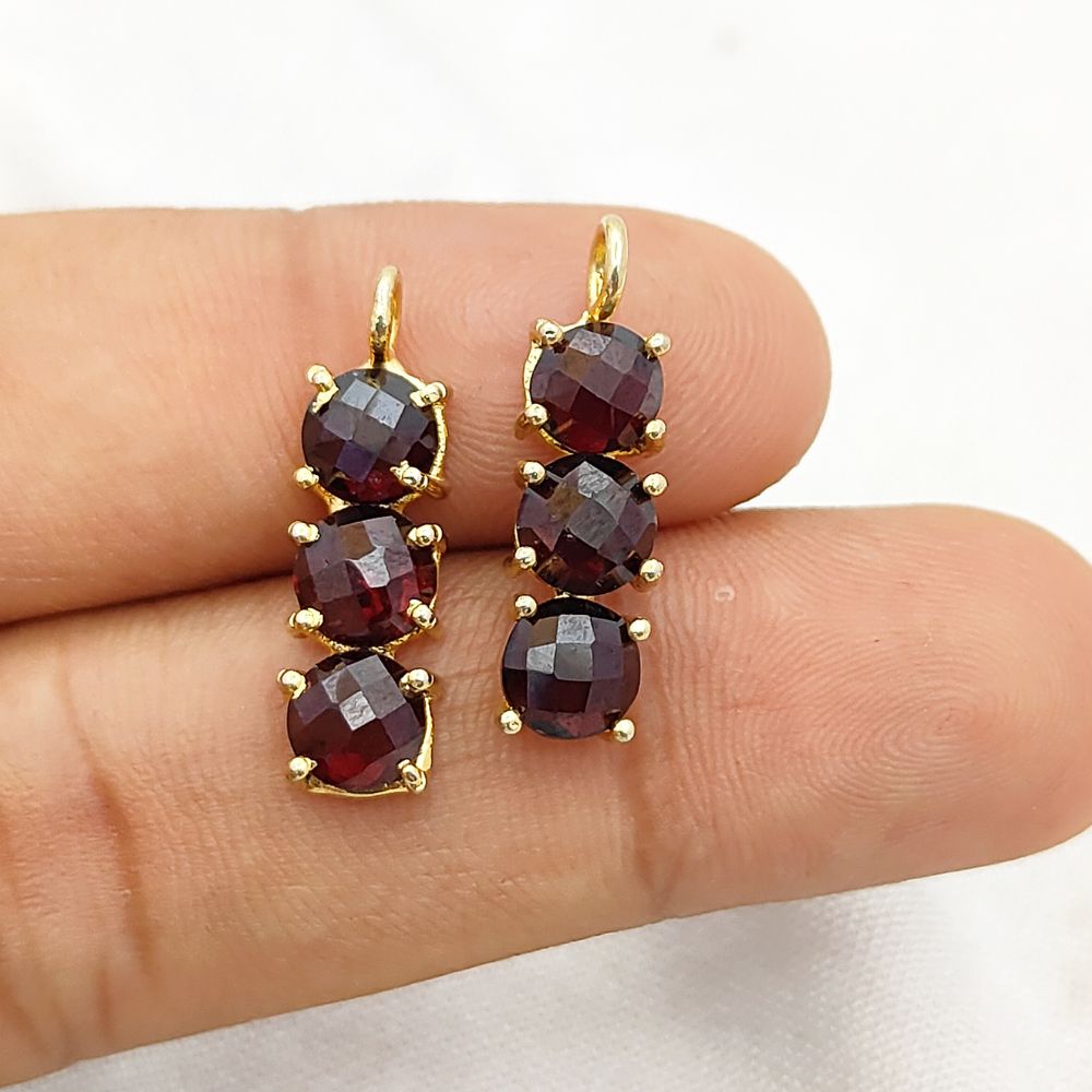Elegant garnet jewelry with three faceted red stones