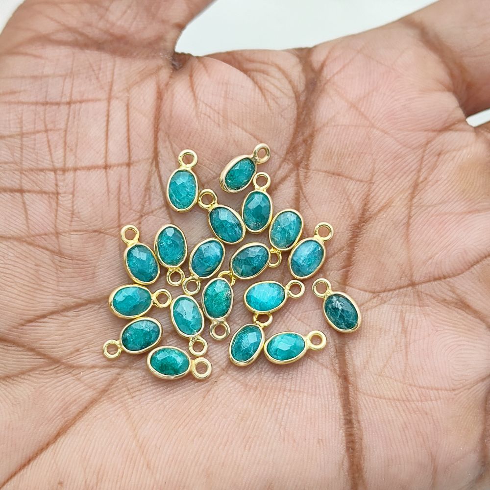 Elegant oval emerald gemstone necklace in minimalist style