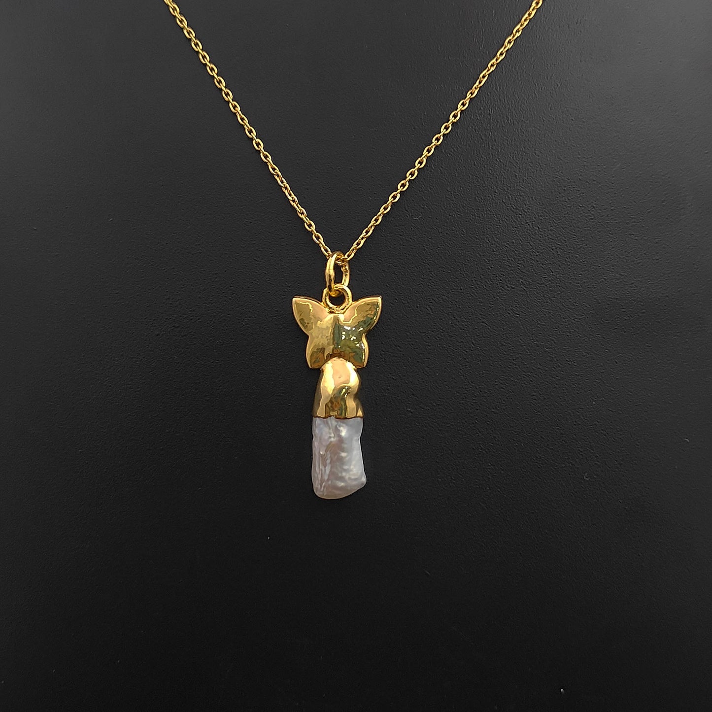 Elegant Handmade White Biwa Pearl Necklace with Gold Butterfly Pendant Freshwater Stick Pearl Jewelry