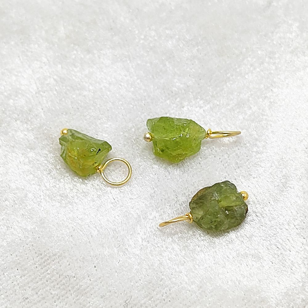 Wire-wrapped raw peridot crystal pendant – a stunning birthstone charm for August birthdays