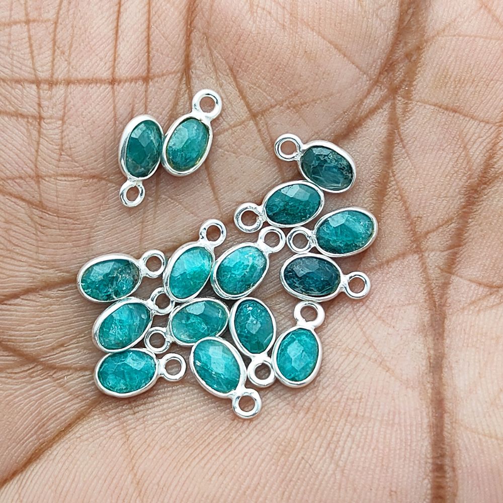 Elegant May Birthstone Emerald Pendant – Oval 4x6mm Gemstone in Sterling Silver