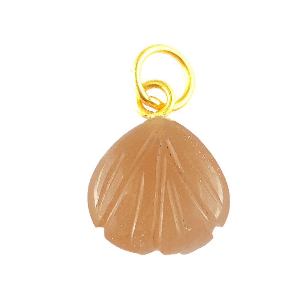 Beautiful gold-plated silver pendant featuring a peach moonstone in a delicate heart shape, ideal for everyday wear.