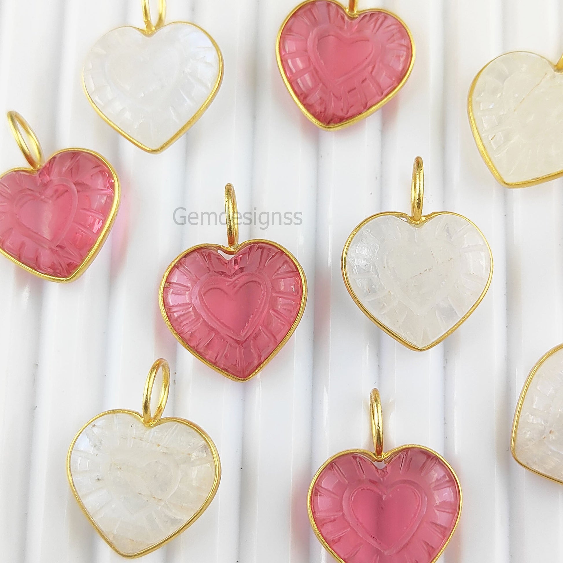 Gold-plated silver pendant featuring natural Pink Tourmaline and Moonstone gemstones – Unique 15mm heart-shaped design.