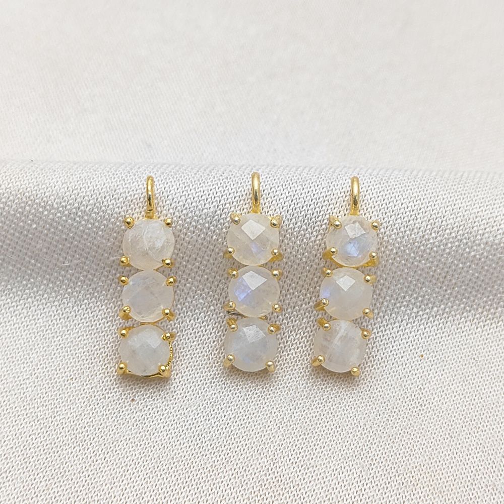 Dainty moonstone pendant necklace for layering