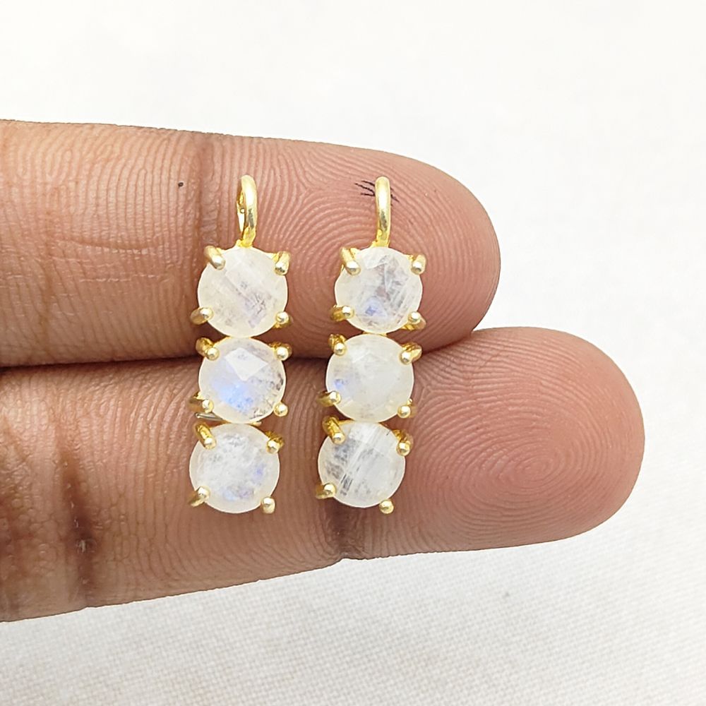 Elegant moonstone gemstone necklace in gold plated finish