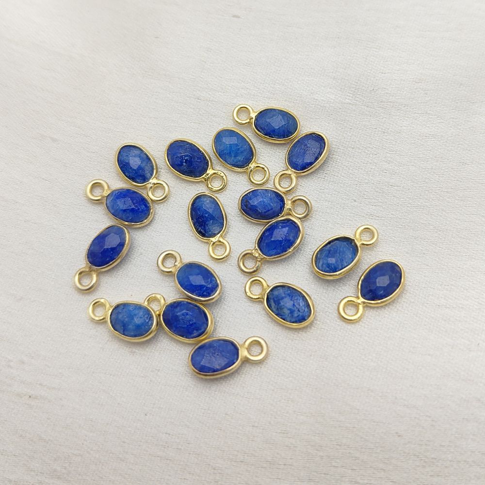 Minimalist blue sapphire oval pendant in gold setting