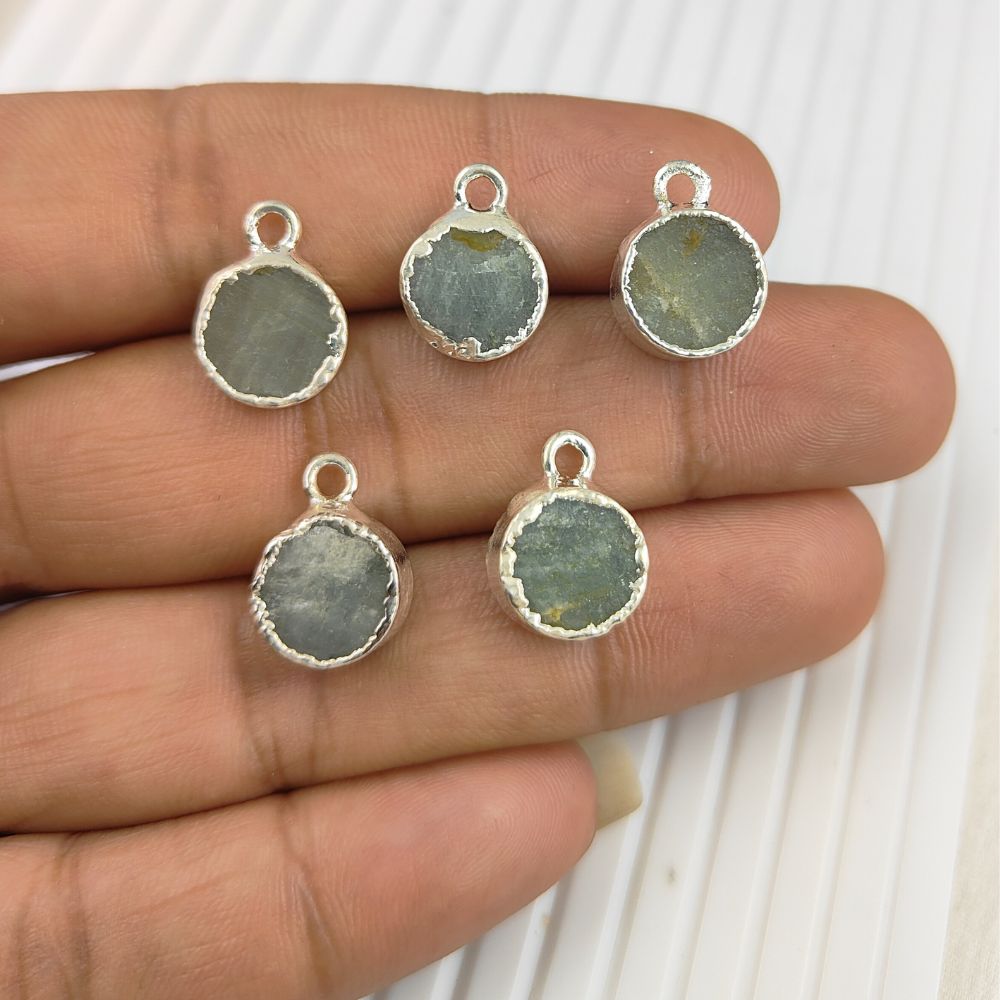 Dainty Aquamarine Pendant Necklace