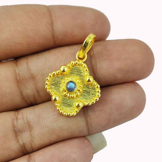 Handmade Gold Clover Pendant with Labradorite – Round Cabochon Birthstone Jewelry