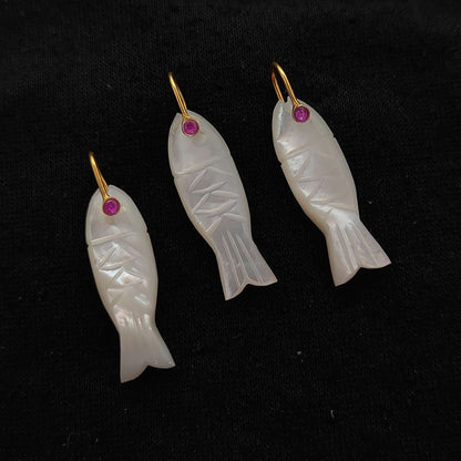 Mother of Pearl Fish Carved Pendant Inlay Gemstone in 925 Sterling Silver Lucky Animal DIY Jewelry Charm – Selling Per Piece