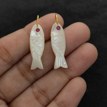 Mother of Pearl Fish Carved Pendant Inlay Gemstone in 925 Sterling Silver Lucky Animal DIY Jewelry Charm – Selling Per Piece
