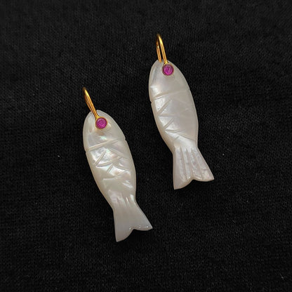 Mother of Pearl Fish Carved Pendant Inlay Gemstone in 925 Sterling Silver Lucky Animal DIY Jewelry Charm – Selling Per Piece