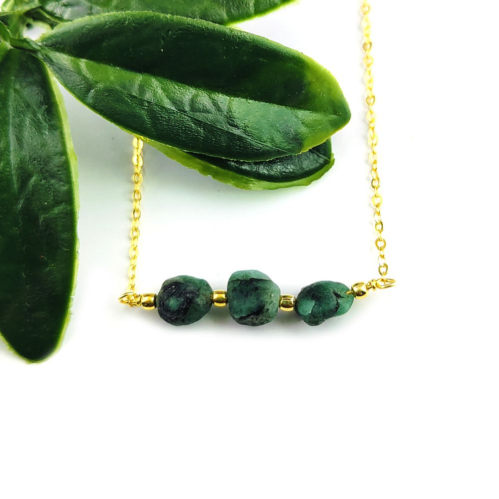 Raw Emerald Chain Necklace – Elegant Handmade Gift for Her