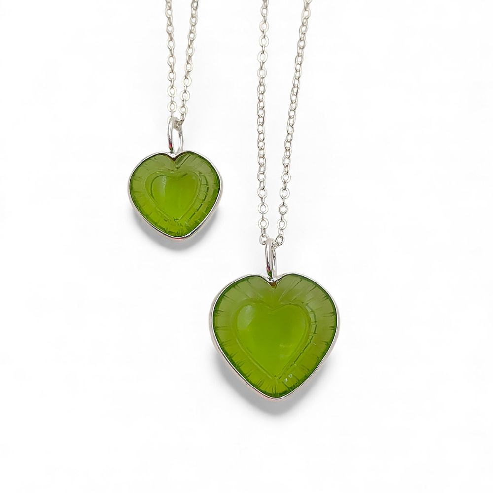 Peridot Quartz Heart Necklace – Hand-Carved Gemstone