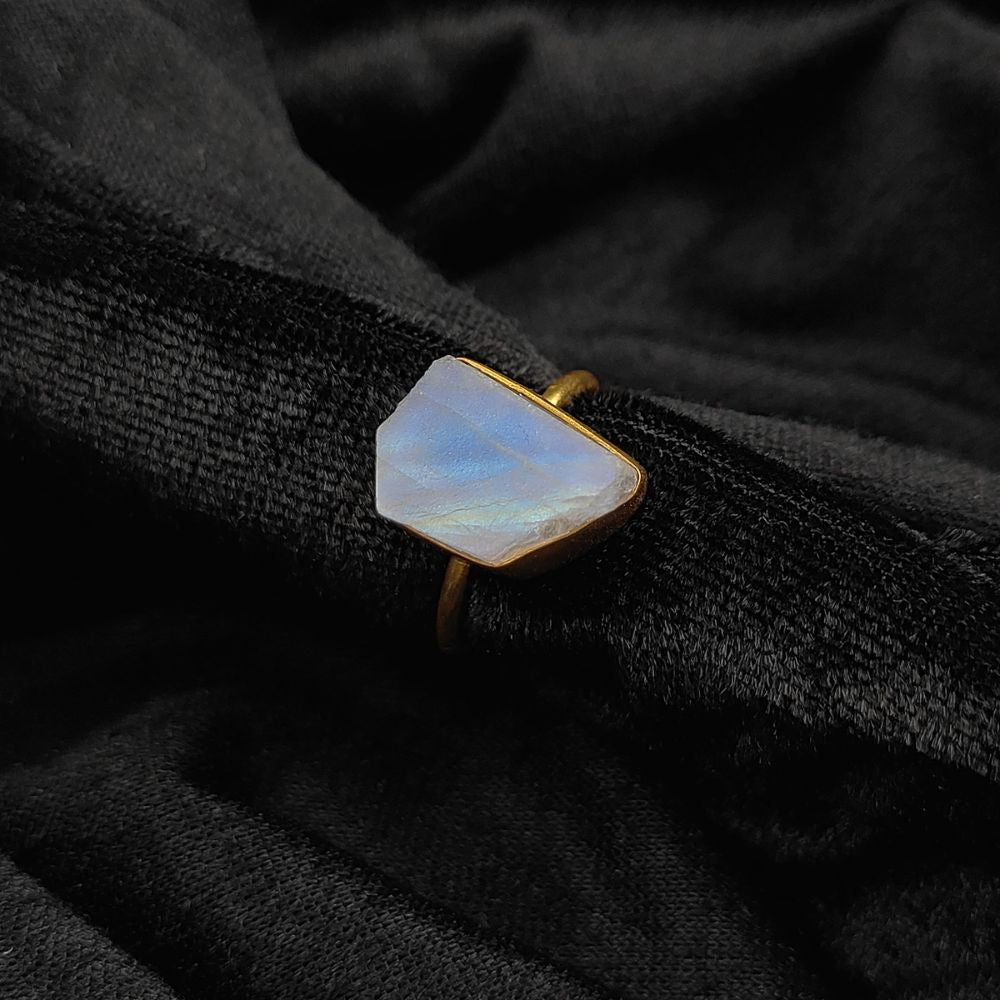 Dainty & Minimalist Moonstone Ring – Perfect for Everyday Wear