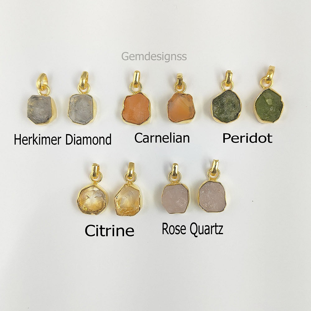 Natural raw stones, gold-plated accents – perfect for everyday wear or layering